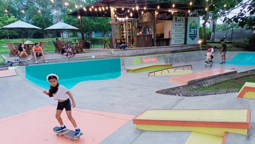 Area Jet Bike Skate Park yang asyik untuk belajar skateboard. Foto: Agus Eka