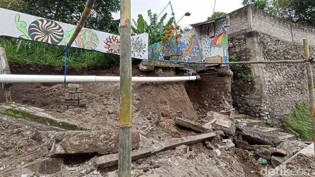bangunan ipal di kota blitar ambrol
