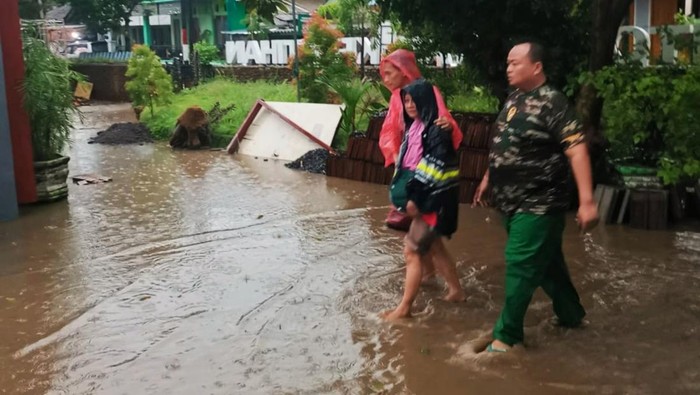Banjir merendam ratusan rumah di 5 kelurahan Kota Banyuwangi