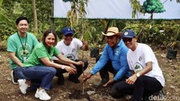 Kegiatan penanaman pohon dihadiri oleh EVP Corporate Communication & Social Responsibility BCA Hera F Haryn, Bupati Lombok Barat H Fauzan Khalid, Kepala KCU BCA Cakranegara Indrawanto Sahama, Ketua Kelompok Tani Wana Sasak Lestari Alsyah, Kepala Dinas Lingkungan dan Kehutanan Pemerintah Provinsi NTB Julmansyah.