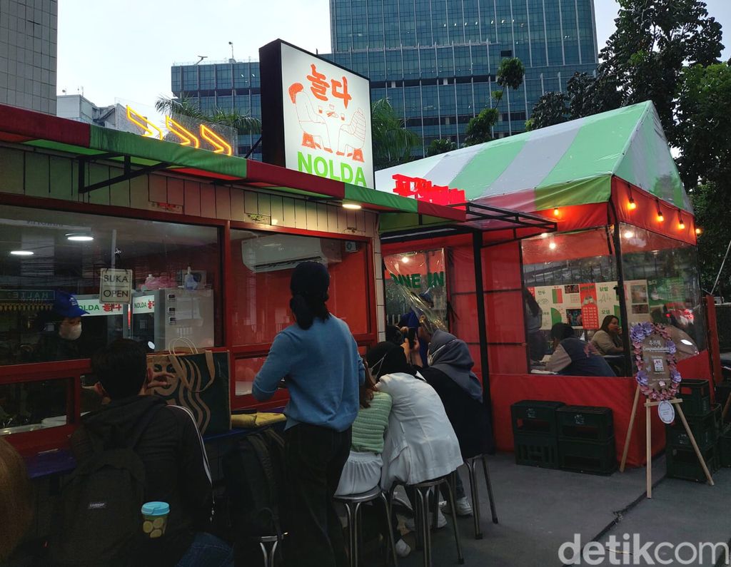 Berburu kuliner di Blok M