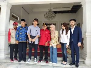 Rizky Billar dan Lesti Kejora Temui Korban Gempa Cianjur