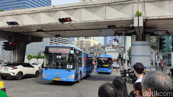 Tidak ada jalur khusus dari bus kota di Bangkok itu. 