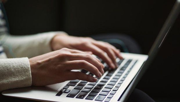 Bagaimana cara membuat surat lamaran kerja? Surat lamaran kerja yang baik disusun dengan memperhatikan struktur-struktur penulisan. Simak informasinya.