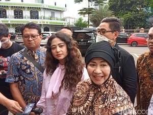 Respons Ibunda Dewi Perssik Usai Penghina Anaknya Sujud Minta Ampunan