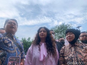 Dewi Perssik Sambangi Polres Metro Jaksel, Damai dengan Haters?