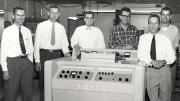 Ketika VCR (Video Camera Recorder) pertama dibuat pada tahun 1956, ukurannya sebesar piano. Foto: Boredpanda