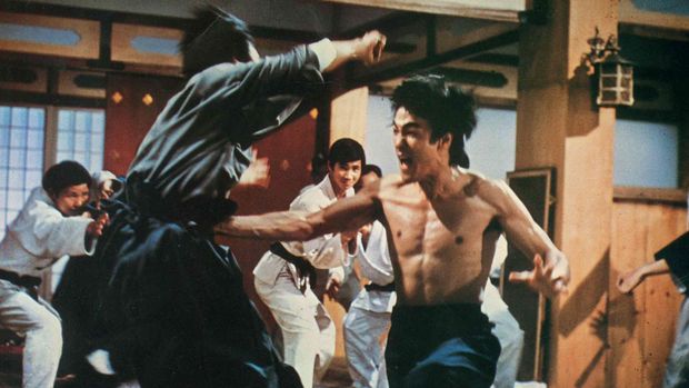 Fist of Fury Film Fist of Fury (1972) yang dibintangi oleh Bruce Lee.