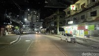 Tidak semua minimarket di Thailand menjual produk ganja. Karena, menurut guide kami, tidak semua warga Bangkok menyukainya.