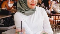 Terakhir ini potret manis Muzdalifah ketika makan kentang goreng, hingga aneka jus buah segar. Foto: Instagram @muzdalifah999