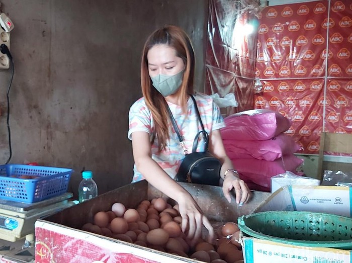 Harga telur di Kota Tegal naik, nyaris samai harga daging ayam ras, Selasa (29/11/2022).