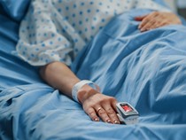 Kisah Haru Perawat Donorkan Ginjal demi Selamatkan Ibunya yang Sakit Parah