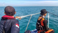 Tim SAR gabungan melakukan operasi pencarian dan evakuasi helikopter milik Polri NBO-105 yang jatuh di perairan Manggar, Belitung Timur, Kepulauan Bangka Belitung, Senin (28/11/2022).