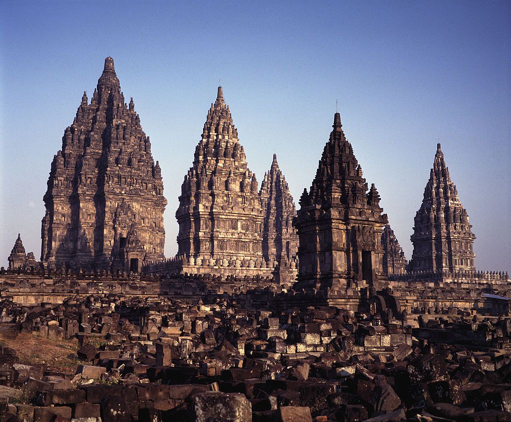Era kerajaan Hindu-Buddha di Indonesia berkembang karena hubungan dagang. Sejak saat itu, muncul 'Istana Para Dewa' di nusantara. Penasaran?