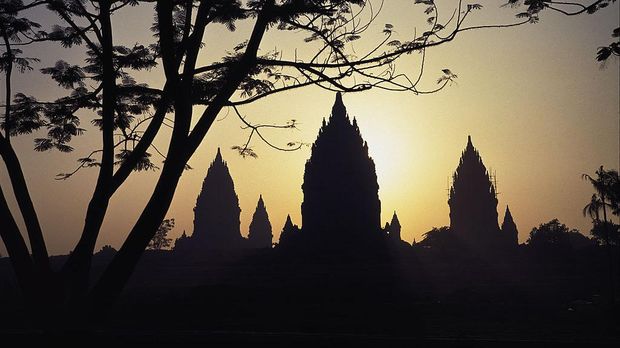 Era kerajaan Hindu-Buddha di Indonesia berkembang karena hubungan dagang. Sejak saat itu, muncul 'Istana Para Dewa' di nusantara. Penasaran?