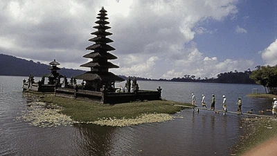 Menelisik Istana Para Dewa di Nusantara