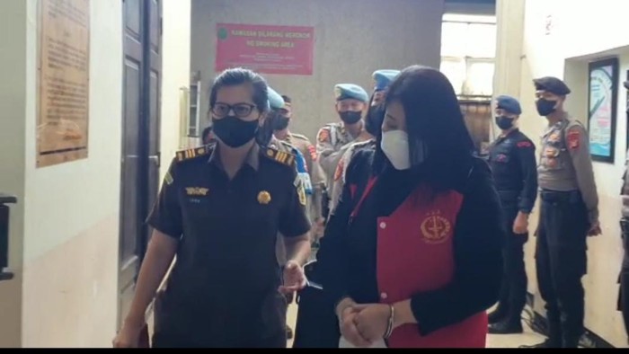 Istri Ferdy Sambo, Putri Candrawathi, hadir untuk mengikuti sidang pembunuhan Brigadir Yosua di PN Jaksel, usai sembuh dari COVID-19, Selasa (29/11/2022).