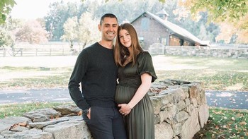 Jennifer Gates belum lama ini mengumumkan kabar gembira. Lewat Instagram, Jennifer memperlihatkan perutnya yang bertambah besar alias sedang hamil. Foto: Instagram @jenniferkgates