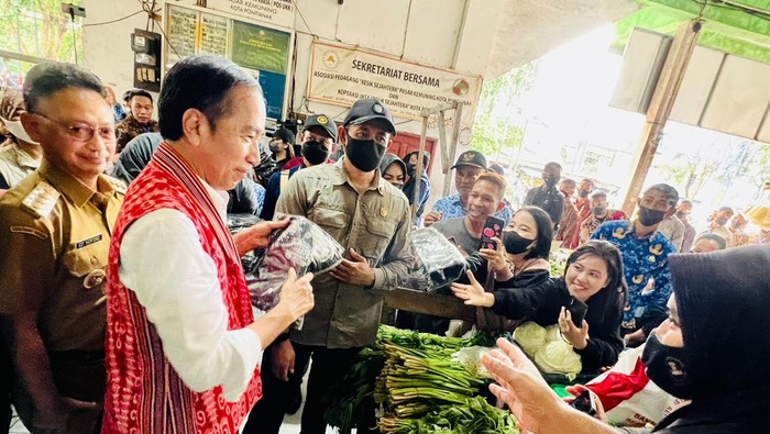 Jokowi Blusukan ke Pasar Kemunging, Pontianak