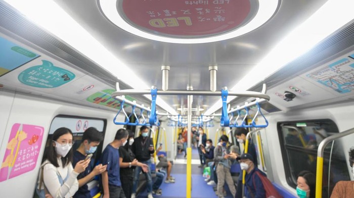 Hong Kong resmi membeli 93 kereta baru dengan 8 gerbong menggantikan 13 kereta generasi pertama yang sudah beroperasi selama 40 tahun.