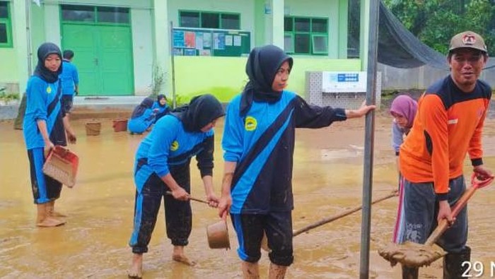 Kondisi usai banjir di Pesanggaran Banyuwangi