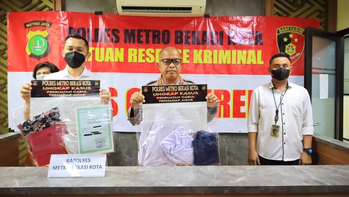 Konferensi pers penangkapan guru cabul di Bekasi (Dok Polres Metro Bekasi Kota)