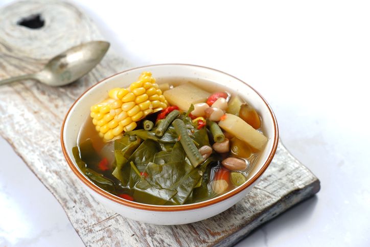 Rumah makan kampung yang menawarkan masakan khas Sunda-Betawi.