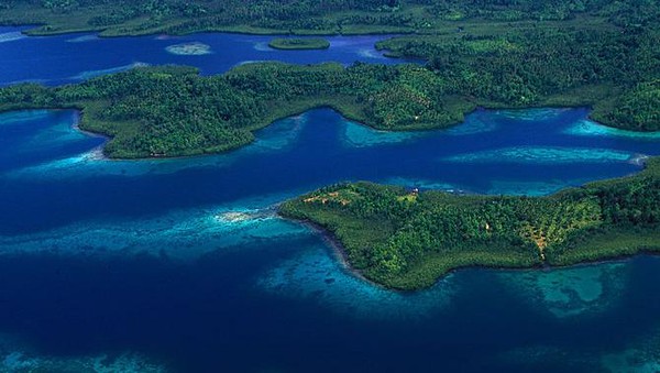 Lanjut, ada gugusan kepulauan Togian di lepas pantai Sulawesi Tengah yang diambil pada 1990. Sumpah indah banget. Lanjut, ada gugusan kepulauan Togian di lepas pantai Sulawesi Tengah yang diambil pada 1990. Sumpah indah banget.