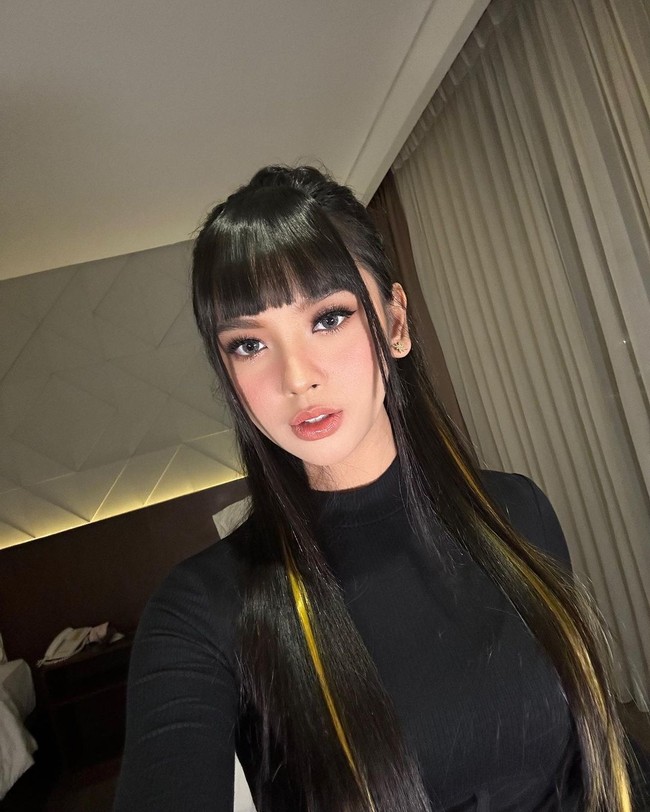 Lyodra Ginting merupakan penyanyi jebolan Indonesian Idol. Eksis di TikTok, Lyodra meroket popularitasnya setelah merilis ulang lagu Sang Dewi milik Titi DJ. Foto: Instagram @lyodraofficial