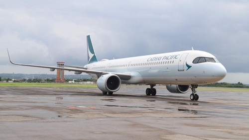Maskapai penerbangan asal Hong Kong, Cathay Pacific, kembali mendarat di Bandara I Gusti Ngurah Rai, Minggu (27/11/2022) setelah vakum selama dua tahun. Foto: IST