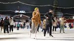 Melihat Keseruan Warga Rusia Bermain Ice Skating