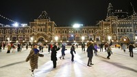 Melihat Keseruan Warga Rusia Bermain Ice Skating