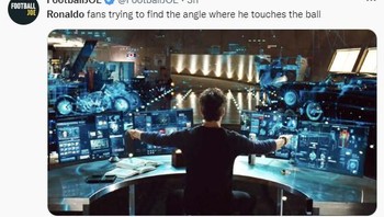 Ketika fans Ronaldo mencari angle Ronaldo menyentuh bola. Foto: Twitter