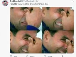 Meme Kocak Ronaldo Curi Gol Bruno Fernandes