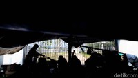Meski sudah ada penawaran terbaru, warga belum sepakat. Asep menyampaikan tarif sewa yang bisa disepakati warga calon penghuni Kampung Susun Bayam di bawah Rp 500 ribu.