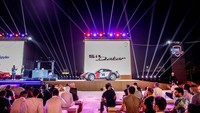 Empat mobil sport klasik dibawa dari Museum Porsche di Stuttgart ke Dubai: Porsche 959 Paris-Dakar 1986, Porsche 911 C 5 (SC) San Remo 1981, Porsche 924 GTS Rallye 1981, dan Porsche 911 SC Safari 1978. (Mohammed Zarandah/Getty Images)  