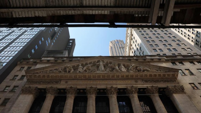 NEW YORK, NEW YORK - SEPTEMBER 13: The New York Stock Exchange is seen during afternoon trading on September 13, 2022 in New York City. U.S. stocks opened lower today and closed significantly low with the Dow Jones dropping over 1,200 points after the release of an inflation report that showed prices rising more than expected in the last month. The Consumer Price Index released by the Bureau of Labor Statistics showed prices rising 8.3% over the last year, for which economists had predicted an 8.1% increase. (Photo by Michael M. Santiago/Getty Images)