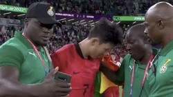 Viral Pelatih Ghana Selfie dengan Heung Min Son yang Menangis