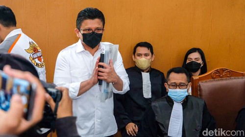 Video CCTV Kompleks Polri Duren Tiga, Jaksel, diputar di sidang Ferdy Sambo dan Putri Candrawathi. Terekam jelas gerak langkah cepat Sambo sebelum Yosua ditembak.