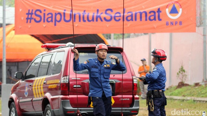 Pengertian siaga bencana perlu diketahui untuk berjaga-jaga apabila terjadi bencana alam. Siaga bencana dilakukan dengan mempersiapkan hal-hal dalam menghadapi bencana.