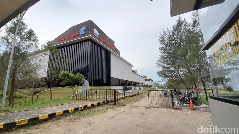 Gedung PIAMARI Pangandaran, akuarium terbesar di Indonesia.