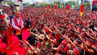Presiden Joko Widodo (Jokowi) menghadiri pertemuan keluarga besar Tariu Borneo Bangkule Rajakng di Rumah Adat Radakng, Kota Pontianak, Provinsi Kalimantan Barat, Selasa, 29 November 2022.