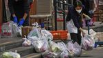 Potret Pedagang dan Kurir Layani Belanjaan Online Warga Beijing
