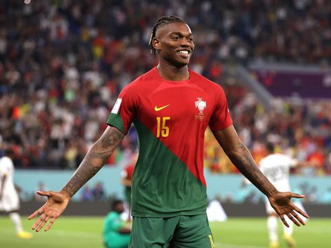 Rafael Leao dari Portugal merayakan setelah mencetak gol ketiga tim mereka selama Piala Dunia FIFA 2022 Grup H pertandingan antara Portugal dan Ghana di Stadion 974 pada 24 November 2022 di Doha, Qatar. (Getty Images/Clive Brunskill)