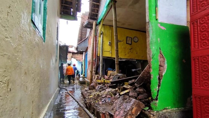 Ratusan Rumah Terendam Banjir, Dua Rumah Roboh