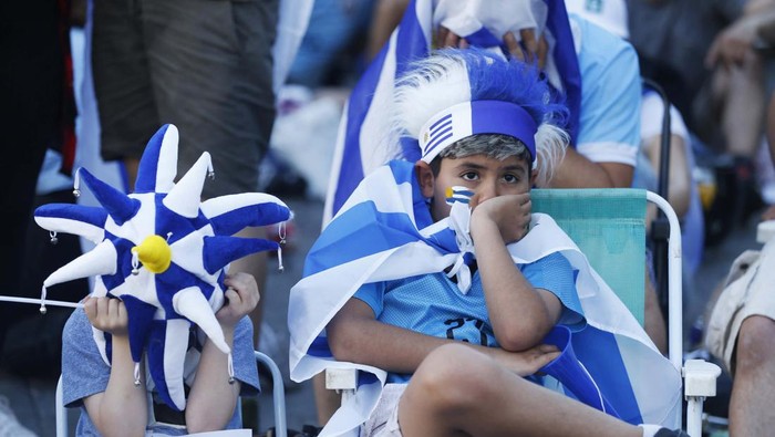 Soccer Football - FIFA World Cup Qatar 2022 - Fans in Montevideo watch Portugal v Uruguay - Montevideo, Uruguay - November 28, 2022
Uruguay fan reacts as they watch the match in Montevideo REUTERS/Andres Cuenca Olaondo