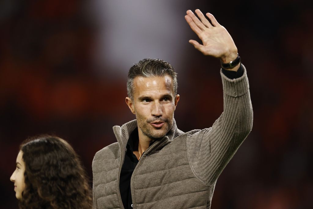 Robin van Persie berterima kasih kepada penonton selama pertandingan UEFA Nations League antara Belanda dan Belgia di Johan Cruijff ArenA pada 25 September 2022 di Amsterdam, Belanda. ANP MAURICE VAN STEEN (ANP via Getty Images)