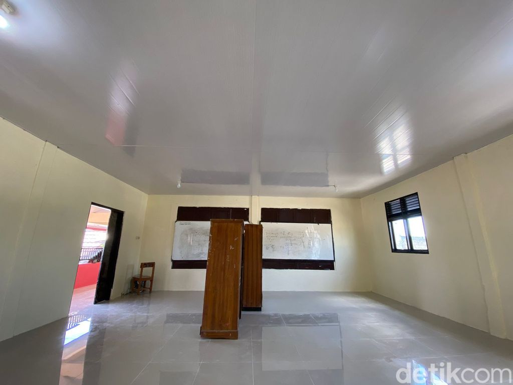 Ruang kelas di SDN Pancoranmas 3 Depok yang dulu jebol, kini sudah selesai diperbaiki. 29 November 2022. (Devi Puspitasari/detikcom)