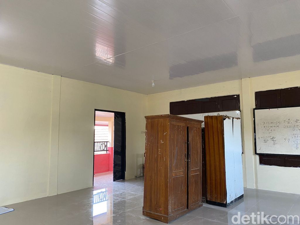 Ruang kelas di SDN Pancoranmas 3 Depok yang dulu jebol, kini sudah selesai diperbaiki. 29 November 2022. (Devi Puspitasari/detikcom)