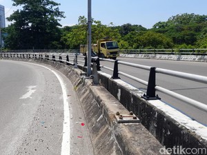 4 Insiden Horor Pemotor Jatuh Terlempar dari Flyover di Jakarta